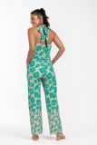 Jumpsuit met open rug, hoge hals met strikdetail en wijde pijpen van het merk Studio Anneloes in de kleuren klei / groen.