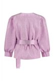 Glimmend jackje met blinde knoopsluiting, driekwart mouwen met boorden en bijpassend ceintuur van het merk Studio Anneloes in de kleur lila pink.