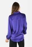 Satinlook blouse van het merk Sisterspoint met lange pofmouwen in de kleur deep purple.