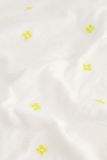 T-Shirt van het merk Fabienne Chapot met geborduurde bloemetjes en korte mouwen met ruche in de kleur cream white/lime key.