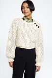 Gebreide trui met hartjespatroon en drie knopen op de schouder van het merk Fabienne Chapot in de kleur cream white/black.