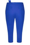 Blauwe capri broek van travelstof met strikceintuur, elastieken tailleband met riemlusjes en steekzakken van het merk Studio Anneloes.
