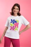 11669 Klaasje Floral gekleurde bloemen op wit t-shirt