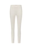 Slimfit broek met fleece binnenkant en elastieken tailleband van het merk Studio Anneloes in de kleur kit.