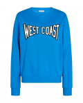Sweater van het merk Freequent met de tekst West Coast op de voorkant in de kleur french blue.