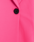 Blazer van het merk Freequent met reverskraag, knoopsluiting, klepzakken en lange mouwen met knopen aan de mouwuiteinden in de kleur carmine rose.