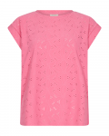 T-Shirt van het merk Freequent met geborduurd bloemendessin, ronde hals en korte mouwen met omslag in de kleur carmine rose.