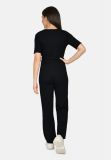 Jumpsuit met overslag, korte mouwen, rechte pijpen en ceintuur van het merk Sisters Point in de kleur black.