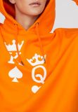 Oranje hoodie met frontprint van het merk Sisters Point.
