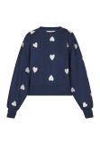 Sweater van het merk Sisters Point met ronde hals, lange mouwen en all-over geborduurde harten in de kleur navy/creme.