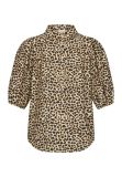 Blouse van het merk Sisters Point met korte pofmouwtjes in een all-over leopard print.