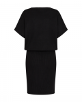 Gebreid jurkje met ronde hals en korte vleermuismouwen van het merk Freequent in de kleur zwart.
