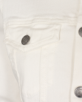 Denim jack van het merk Freequent met twee borstzakken met klep, lange mouwen met manchetten en een knoopsluiting in de off white.