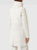 Gewatteerde jas van het merk S. Oliver met vaste capuchon en ritssluiting in de kleur off white.