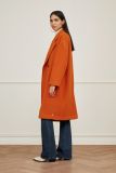 Middellange, oversized jas met een brede kraag van het merk Fabienne Chapot in de kleur oranje.