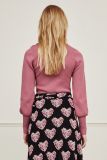Gebreide trui van het merk Fabienne Chapot  met ronde hals, lange mouwen en drie knopen op de schouder in de kleur antique pink.
