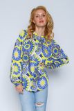 Blouse met mandala print, ronde hals en lange mouwen van het merk Emily van den Bergh in de kleur blauw/geel.