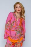 roze blouse met paisley print