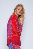 Blouse met bandana print van het merk Emily van den Bergh in rood met blauw