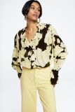 Licht doorschijnende blouse met print van het merk Fabienne Chapot met lange mouwen, pintuck en ruches in de kleur black/lemon sorbet St Tropez.