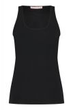 Getailleerde mouwloze top gemaakt van travel kwalietit van het merk Studio Anneloes in de kleur zwart.