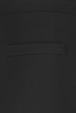 Travelbroek van het merk Studio Anneloes met tailleband met strikkoord, steekzakken voor, paspelzakken achter en een klein splitje aan de onderkant van de pijpen in de kleur zwart.