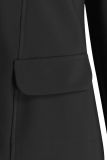 Getailleerde blazer van stevige travelstof met schoudervulling, reverskraag, twee knopen en faux klepzakken van het merk Studio Anneloes in de kleur zwart.