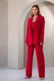Travelbroek van het merk &Co Woman met rechte pijp, gecombineerde knoop/ritssluiting en tailleband met riemlussen in de kleur cherry.