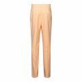 Slank vallende broek van het merk &Co Woman met steekzakken, paspelzakken en tailleband met riemlussen in de kleur perzik.
