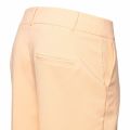 Slank vallende broek van het merk &Co Woman met steekzakken, paspelzakken en tailleband met riemlussen in de kleur perzik.