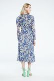 Mesh overslagjurk van het merk Fabienne Chapot met bloemenprint en lange mouwen in de kleur blauw.