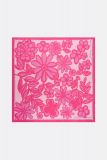 Vierkant shawl met all-over bloemenprint van het merk Fabienne Chapot in de kleur hot pink/pink rose.