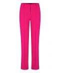 Pantalon van het merk Cambio met pinktuck, een gecombineerde knoop/haak/ritssluiting, steekzakken en een taillaband met riemlussen.