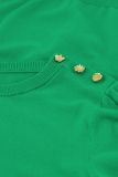 Fijnbrei pullover van het merk Fabienne Chapot met ronde hals, korte mouwtjes met ruche en goudkleurige knoopjes op de schouder in de kleur grass is greener.