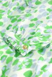 Blouse van het merk Fabienne Chapot met halslijn met ruffle, lange mouwen en blinde knoopsluiting met print in de kleur cream white/acapulco green.