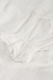 Blousetop van het merk Fabienne Chapot met kanten details en geplooide details, ronde hals met strikkoord en driekwart mouwen in de kleur cream white.