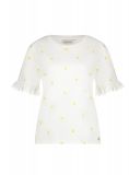 T-Shirt van het merk Fabienne Chapot met geborduurde bloemetjes en korte mouwen met ruche in de kleur cream white/lime key.