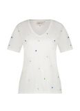 Wit t-shirt van het merk Fabienne Chapot met V-hals, korte mouwen en geborduurde hartjes.