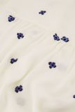 Blouse van het merk Fabienne Chapot met blousekraag, volledige knoopsluiting, lange mouwen met manchetten en all-over geborduurde bloemetjes in de kleur cream white/blue.