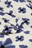 Blouse van het merk Fabienne Chapot met opstaand rond halsje, blinde knoopsluiting en lange mouwen met een all-over bloemenprint in de kleur cream white/blue night.