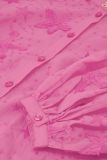 Blouse van het merk Fabienne Chapot met hoge hals met ruche, lange pofmouwen met smalle manchetten, volledige knoopsluiting en geborduurde sterren in de kleur pink candy.