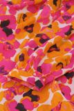 Jurk van het merk Fabienne Chapot met all-over bloemenprint, lange pofmouwen, een V-hals en een strikdetail in de zij in de kleur pink candy/mandarine orange.
