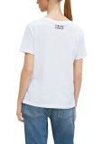 T-Shirt van het merk Comma met ronde hals, korte mouw en geborduurde print aan de voorkant in de kleur wit.