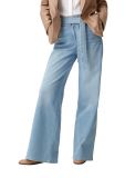 Loose fit spijkerbroek met flared pijpen, hoge taillen en een strikceintuur van het merk Comma in de kleur blauw.