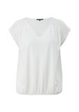T-Shirt met V-hals, korte mouw en gesmockte details op de schouders in off white.