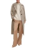 Lange jas van het merk Comma met pied de poule patroon, reverskraag, knoopsluiting en steekzakken in de kleur bruin.