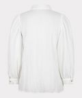 Seersucker blouse van het merk Esqualo met blousekraag, knoopsluiting en pofmouwen in de kleur off white.
