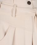 Modal rok met knoopsluiting, riemlussen en strikceintuur van het merk Esqualo in de kleur in de kleur natural.