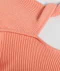 Rib trui opengewerkt detail met twist en halflange mouwen van het merk ESqualo in de kleur perzik.