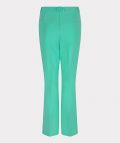 Soepelvallende broek met steekzakken voor en paspelzakken achter van het merk Esqualo in de kleur groen.